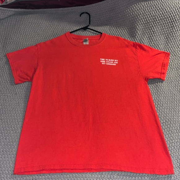 Gildan graphic t-shirt, size large, red - Picture 1 of 6
